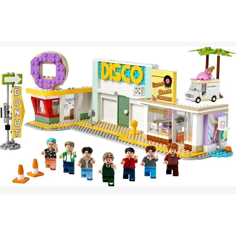 LEGO IDEAS BTS DYNAMITE (21339) Music Video Set. IN HAND
